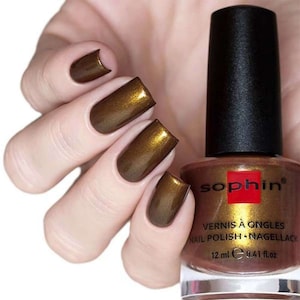Shimmering olive-bronze nail polish. Sophin 0386 BROCADE. Warm autumn nail lacquer. Glossy finish. For beautiful manicure.