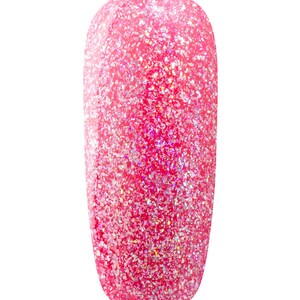 K&ouml;nnte beinhalten: Ein pinkfarbener Nagellack mit glitzerndem Finish. Der Lack ist deckend und hat einen hohen Glanz.