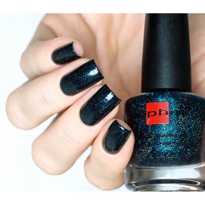 Sparkling dark blue holographic nail polish. Sophin 0370. Shimmering manicure. For trendy look nails. Must have for autumn and winter.