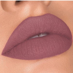 Pastelroze mat lippenstift-potlood voor lippen 2 in 1 - toon 02. natuurlijke lipliner, veganistische en dierproefvrije make-up