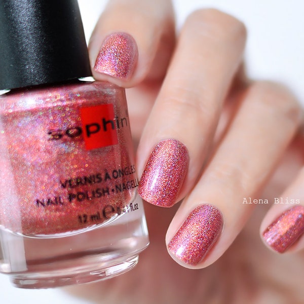 Peach holographic nail polish. Sophin 0378 Copper Rose. Bronze linear holographic with sparkling prismatic particles. Visual 3D effect.