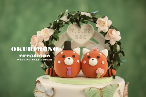 レッサーパンダのウェディングケーキトッパー、手作りのカップルケーキ