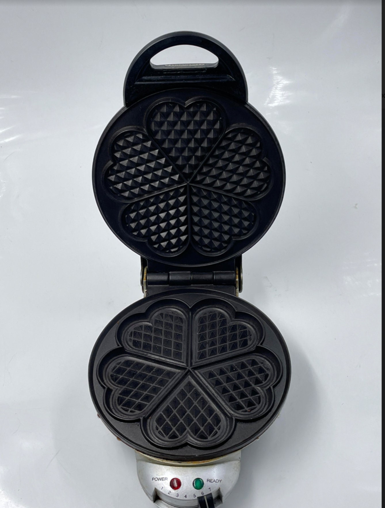 villaware v3100 classic waffler heart shaped