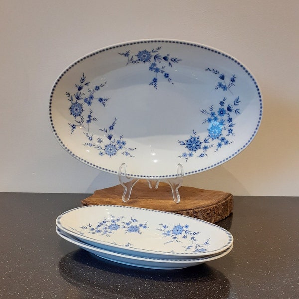 Seltmann Weiden West-Germany, series Doris, Bayerisch Blau, three beautiful porcelain dishes, white dishes with a pattern of blue flowers