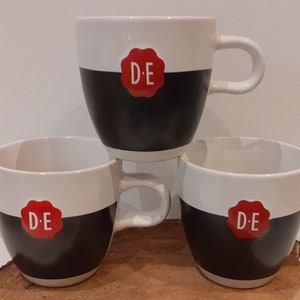 Douwe Egberts Holland, losse mok of set van twee of drie cappuccinomokken, zwart gedeelte geschikt voor krijtschrift, rood zegel DE afbeelding 1