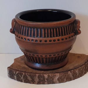 West Germany, brutalist, retro  bruine stoere bloempot met handvaten, aan de onderzijde gemerkt met 5350/14, jaren 60-70, gewicht 1400 gram