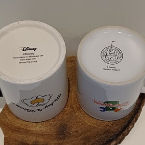 Musse Pigg, vackra stora muggar; mugg A - mugg med unikt handtag, mugg B - Musse Pigg med bokstaven H - Disneyland Paris, priset är per mugg bild 9