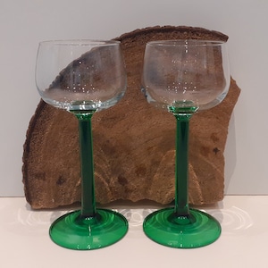 Luminarc - France, set of two or four wine glasses (115 ml) with an elegant long and thin green roemer stem and a green foot, 1970s