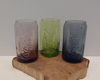 Coca-Cola, bon état, un verre, ensemble de deux, trois ou quatre beaux verres transparents, ressemblant à une canette de Coca Cola, gravés du nom de la marque