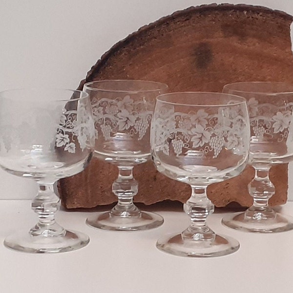 A set of two or four beautiful Moselle wine glasses on a diamond base, depicting grape bunches and vines, Germany, 1970s