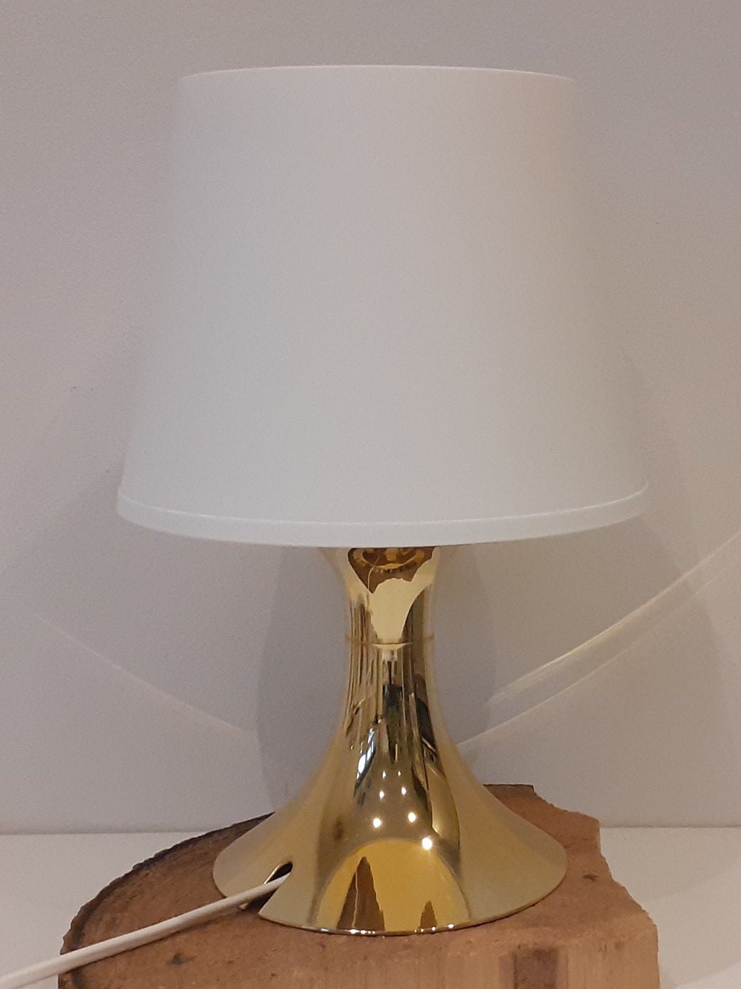 Ikea, Lampan, abat-jour blanc et socle doré brillant, lampe de table, lampe  de chambre, plastique, design Magnus Elebäck et Cärl Öjerstam, années 90 -   France