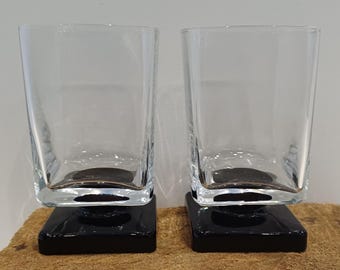 Set of two liqueur glasses on an elegant black square base, 70's