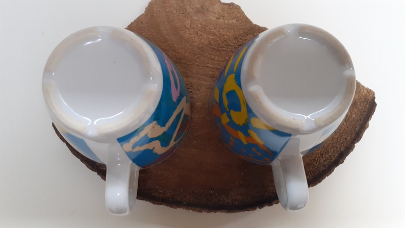 Douwe Egberts, set of two colored large coffee or cappuccino mugs, with the Douwe Egberts mark on the inside image 7