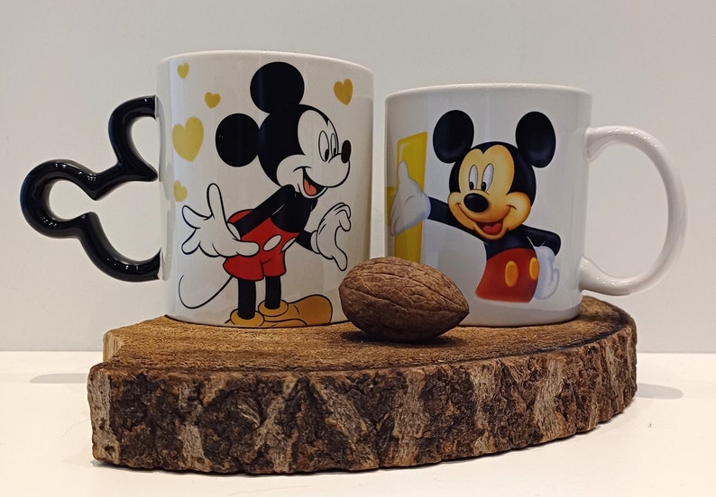 Musse Pigg, vackra stora muggar; mugg A - mugg med unikt handtag, mugg B - Musse Pigg med bokstaven H - Disneyland Paris, priset är per mugg bild 10