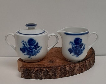 Douwe Egberts, sucrier et pot à lait, réalisé par Mosa - Maastricht, décor de roses bleues, années 1960