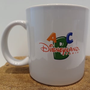 Musse Pigg, vackra stora muggar; mugg A - mugg med unikt handtag, mugg B - Musse Pigg med bokstaven H - Disneyland Paris, priset är per mugg bild 7
