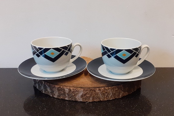 Ikea, Set bestehend aus zwei großen Kaffee- oder Cappuccinotassen mit Untertasse, wunderschönes skandinavisches Design, 1980er Jahre