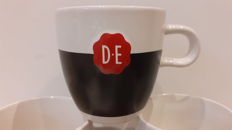 Douwe Egberts Holland, losse mok of set van twee of drie cappuccinomokken, zwart gedeelte geschikt voor krijtschrift, rood zegel DE afbeelding 2