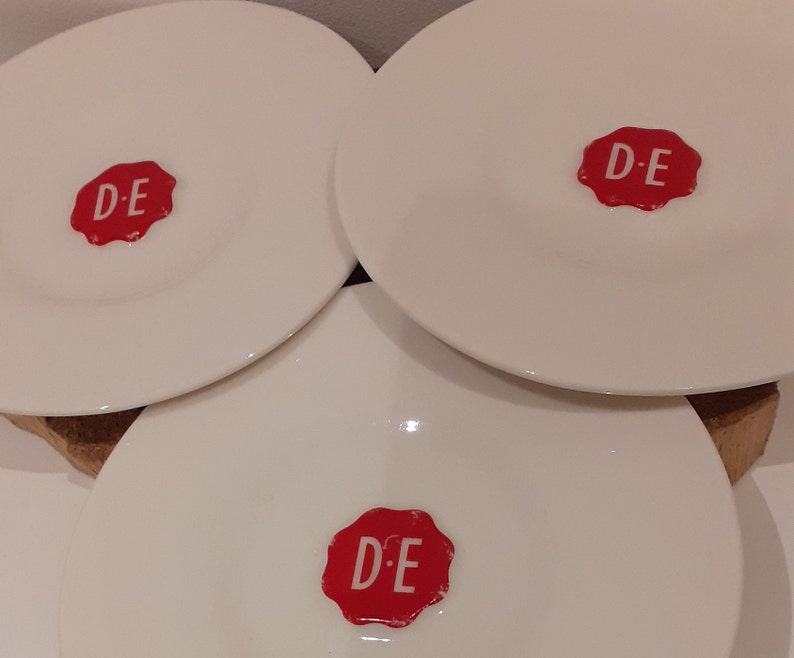 Douwe Egberts, lot de deux tasses, ou lot de deux tasses blanches avec soucoupe, avec la marque rouge sceau de Douwe Egberts image 8