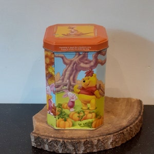 Winnie the Pooh - Disney, tin no. 8, the Collectors series 8/12, a nice tin where Winnie enjoys autumn with his friends, 80&#39;s