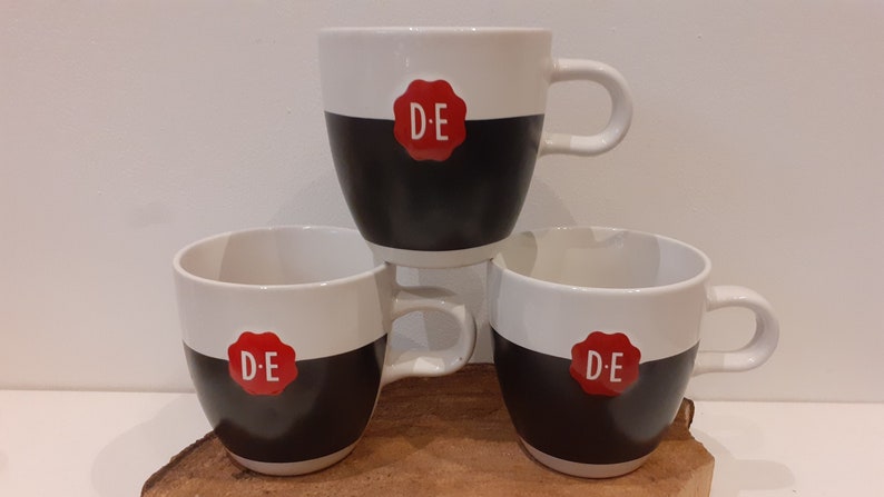 Douwe Egberts Holland, losse mok of set van twee of drie cappuccinomokken, zwart gedeelte geschikt voor krijtschrift, rood zegel DE afbeelding 1