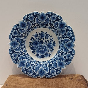 Old Delft Pottery - Nijmegen - Holland, Delft Blue bowl/wall plate, beautiful scalloped edge, floral decoration, transfer technique, 70's