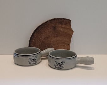 A set of two nice, retro ceramic soup bowls from the 1970s, with handles, images of pigeons with a heart-shaped flower in their beaks