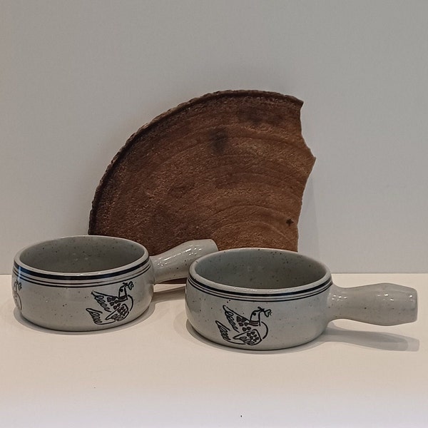 A set of two nice, retro ceramic soup bowls from the 1970s, with handles, images of pigeons with a heart-shaped flower in their beaks
