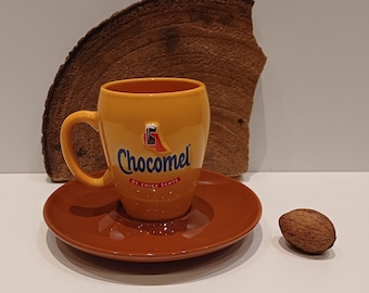 Chocomel, één leuke gele mok, of mok met schotel, met in reliëf! het overbekende logo van Chocomel