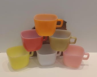 Arcopal, Opale - Frankrike, mycket gott skick, fyrkantig mugg, skål, soppskål, pastellfärger, robust handtag, 1960-tal, pris per mugg