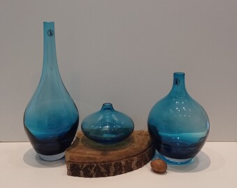 Ikea, Salong, aquablauwe handgemaakte glazen design vazen, ontwerp Johanna Jelinek, jaren 90