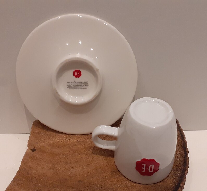 Douwe Egberts, lot de deux tasses, ou lot de deux tasses blanches avec soucoupe, avec la marque rouge sceau de Douwe Egberts image 4