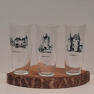 Komplett! Satz von sechs Glas- oder losen Glasbildern niederländischer Stadttore, darunter Tore aus Delft, Amersfoort und Kampen, hergestellt in den 1960er Jahren