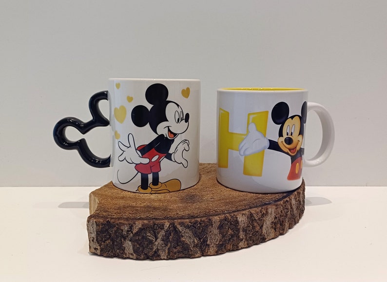 Musse Pigg, vackra stora muggar; mugg A - mugg med unikt handtag, mugg B - Musse Pigg med bokstaven H - Disneyland Paris, priset är per mugg bild 1
