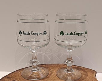 Durobor - Belgien, set med två, tre eller fyra Irish Coffee-glas, diamantbas, grönt tryck med shamrockar och fjäll, 70-tal
