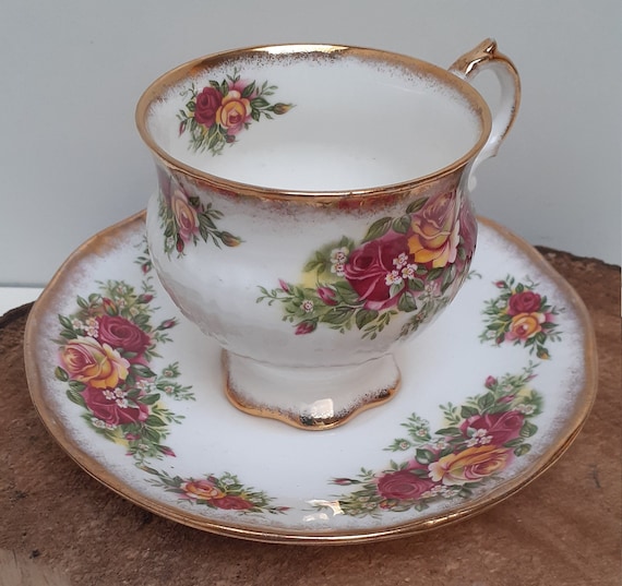 薔薇一輪 BONE CHINA 薔薇一輪 BONE CHINA Castle Aristocrat Japan Teacup Saucer Bone