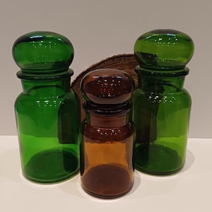 Retro belgisk apoteksburk, klockburk, plastförsegling, gröna och bärnstensfärgade burkar, olika storlekar, pris per burk, 70-tal
