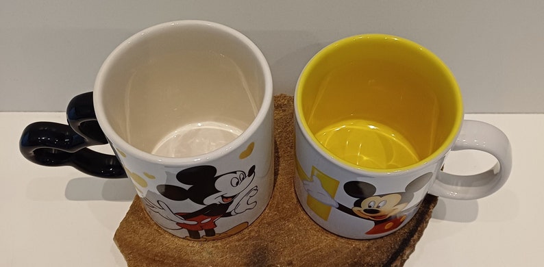 Musse Pigg, vackra stora muggar; mugg A - mugg med unikt handtag, mugg B - Musse Pigg med bokstaven H - Disneyland Paris, priset är per mugg bild 8