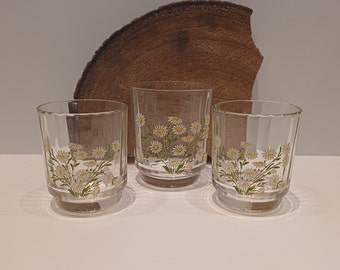 Cerve (très probablement) - Italie, ensemble de trois verres à jus rétro, verres à eau, verres à jus, images de marguerites en fleurs, années 1960