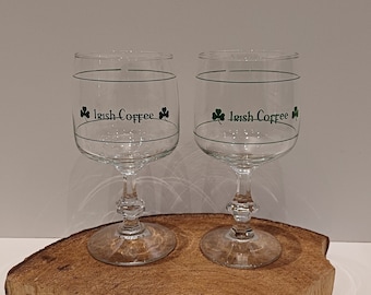 Durabor - Belgium, set van twee of vier Irish Coffee glazen, diamantvoet, groene opdruk met shamrock's en maatverdeling, 70's