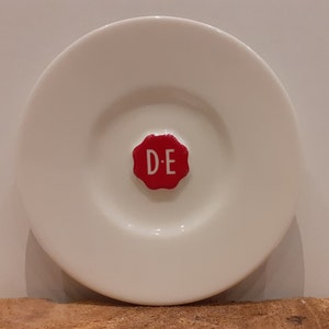 Douwe Egberts, lot de deux tasses, ou lot de deux tasses blanches avec soucoupe, avec la marque rouge sceau de Douwe Egberts image 5
