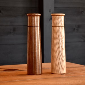 Minimalist style wooden pepper mill | Black Walnut or White Ash | Handmade in Canada |