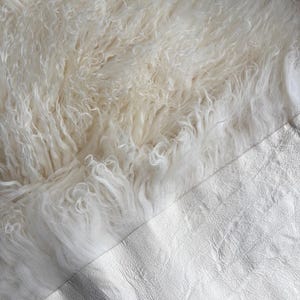 Mongoliskt fårskinn i ull - Tibetanskt lammskinn - Tibetansk lammmohair - Dockhår - Reroot - Dockperuker - Waldorfdocka - BJD - Blythe Dolls bild 2