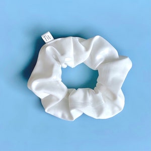 Fit Scrunchie - White - Workout scrunchie, non-slip scrunchie