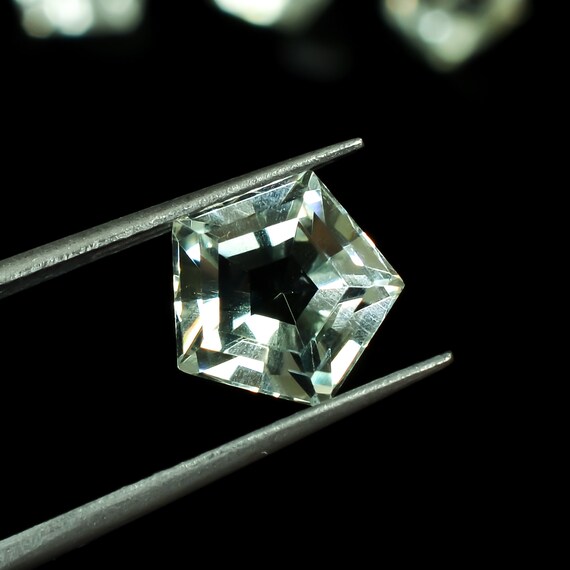 グリーンアメジスト ペンタゴンカットストーン：天然プラシオライト