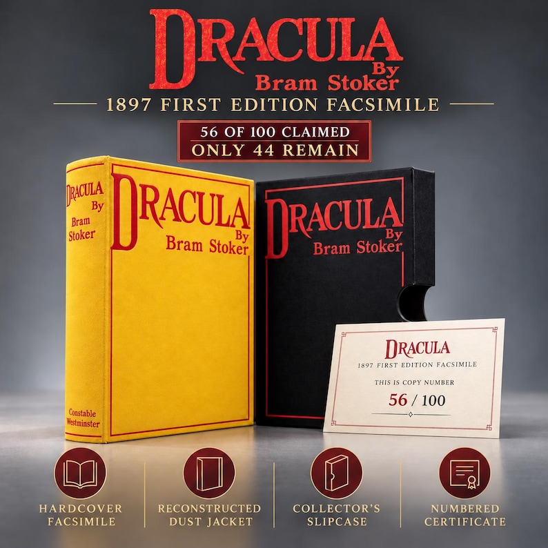 Puede incluir: Un libro de tapa dura amarillo titulado Dracula de Bram Stoker, facs&iacute;mil de la primera edici&oacute;n de 1897, con un estuche negro y un certificado numerado que muestra la copia 56 de 100. El set incluye una sobrecubierta reconstruida.
