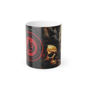 Mug magique aux couleurs changeantes Le livre de Dracula : le comte Dracula et la nécromancie