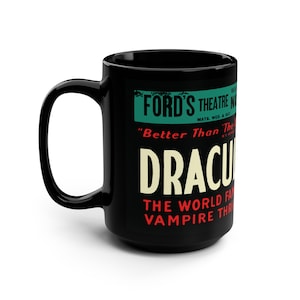 1928 Ford's Theatre Drácula Stage Play Vintage Window Card Caneca preta de 15 onças - Elegância teatral