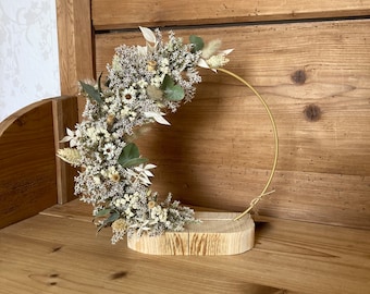 Personalisierter Trockenblumenkranz auf Metallring 20 cm mit Holzfuß in weiß und grün