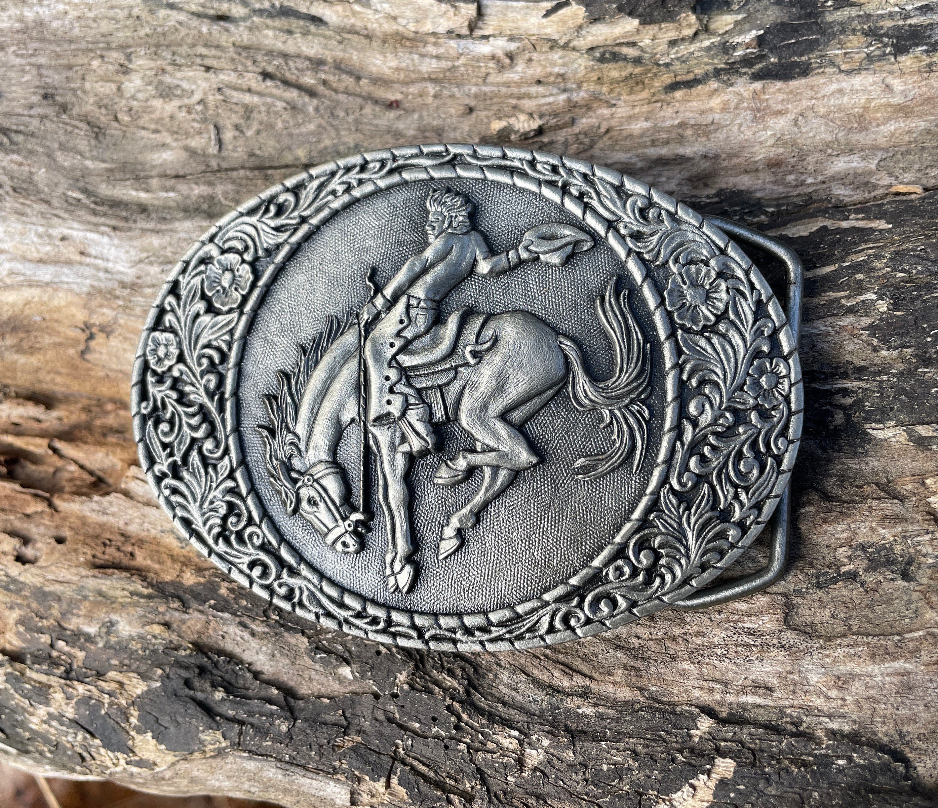 Vintage Tarnished Brass Bucking Horse Belt Buckle VTG Belt Buckle Brass 1983 Two Double Horses Heads Western  main image 4